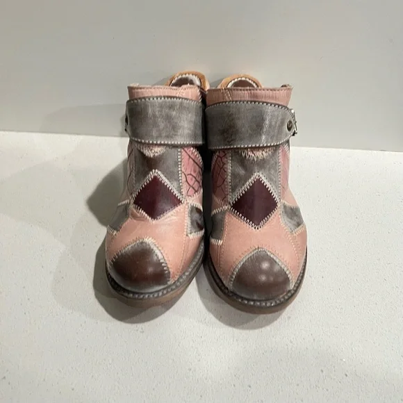 Freebird Beetle Leather Patchwork Clogs 9W - Picture 2 of 6